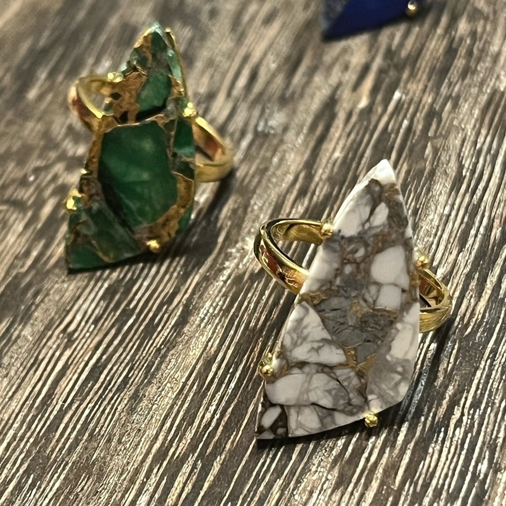 Emerald Jade Gold Ring - Picture 2 of 5